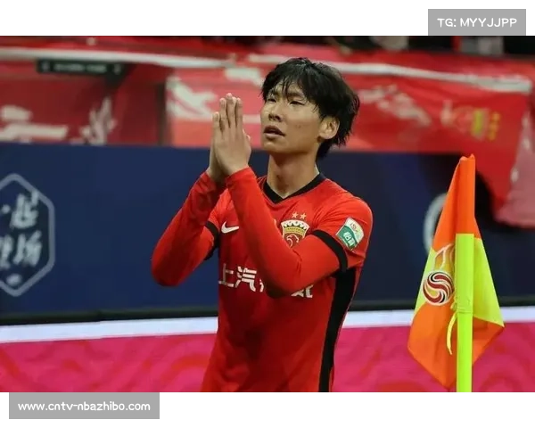 海港20岁新星李新翔赛季表现出色 斩获6球3助攻展现巨大潜力 海港20岁新星李新翔赛季表现出色 斩获6球3助攻展现巨大潜力